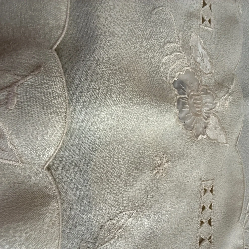 Vintage Cream Embroidered Floral Cutwork Scalloped Placemats Napkins Set of 8